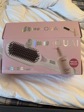 OUAI Pink Anti-Frizz Brush Kit